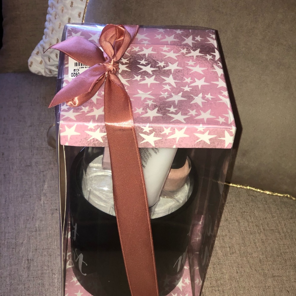 Brand New 6 piece Jumbo Mug gift set - $20 - Picture 5 of 6